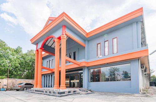 Pekanbaru House | Luxury Deluxe DBL Retreat W/Free WiFi and Parking