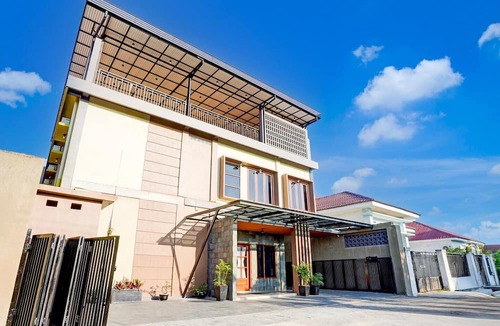 Padang House | Luxury Deluxe DBL Retreat W/ Free WiFi and Parking