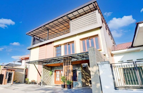 Padang House | Luxury Deluxe DBL Retreat W/ Free WiFi and Parking