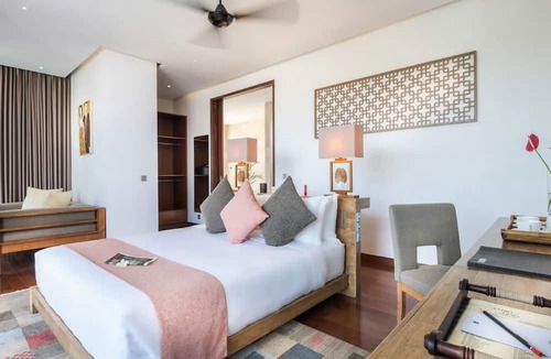 Petitenget House | Casa Brio - Private Chef Villa for 8 till 10, Floating Breakfast, Seminyak