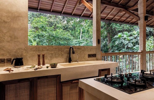 Petulu Villa | Jungle Villa, Brand New, Unique Art Design, Pool