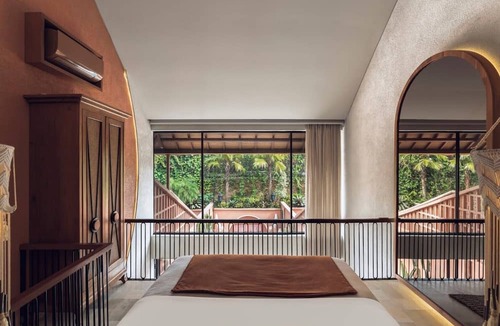 Seminyak Hotel | Grand One Bedroom Villa w/Private Pool and Bathtub
