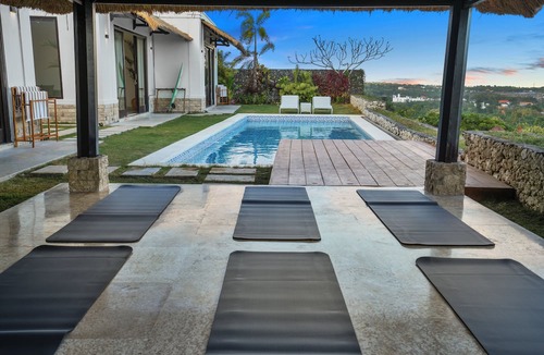 Tanjungbenoa Villa | Luxe Ocean View Family Home Private Pool, Garden + Big Kitchen 13 beaches nearby