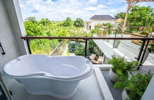 Padonan Villa | Villa Ozkar - Elegant 3 Bedroom Villa with Pool & Sunset Terrace