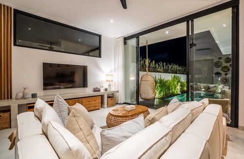Padonan Villa | Villa Ozkar - Elegant 3 Bedroom Villa with Pool & Sunset Terrace