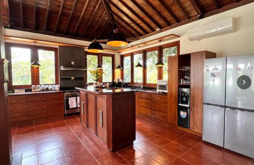 Banjartegehe Villa | Scenic Hills Oasis Full service with Private Cook