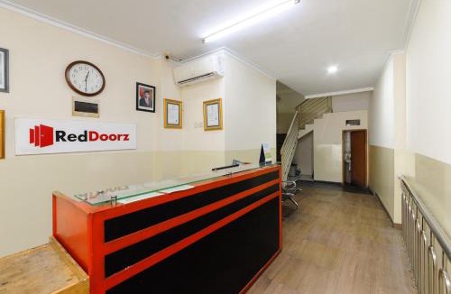 Jakarta Hotel | RedDoorz Syariah @ Jatinegara