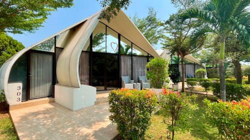 Bandengan Hotel | Lucca Resort & Residence