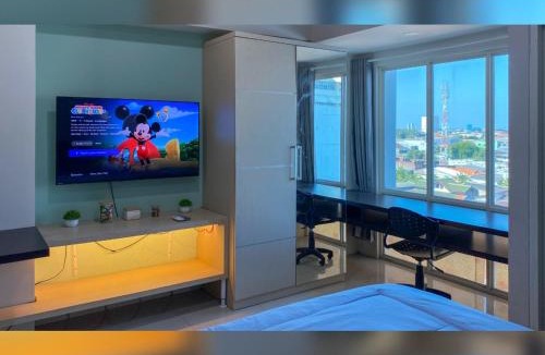 Siwalankerto Apartment | The Square Apartemen Service by Comfy - Netflix & WiFi - Near Kampus Petra
