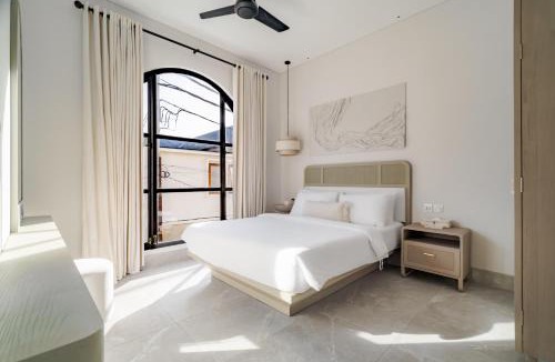 Batu Bolong Villa | Casa Contenta Canggu - Luxury 5BR Private Pool Villa