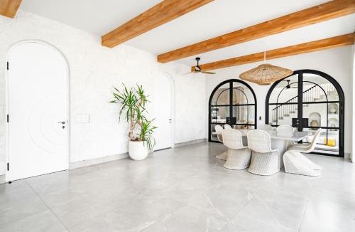 Batu Bolong Villa | Casa Contenta Canggu - Luxury 5BR Private Pool Villa