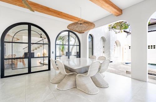 Batu Bolong Villa | Casa Contenta Canggu - Luxury 5BR Private Pool Villa