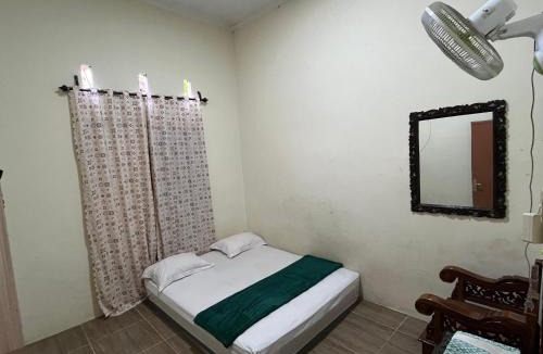 Padang House | Rabani House - 15 Min to Mentawai Fast Ferry - Local Stay & Sumatra Experiences