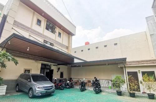 Karawaci Hotel | RedDoorz near RS Sari Asih Karawaci