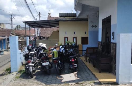 Pakisaji Apartment | Guest House Backpacker Kos