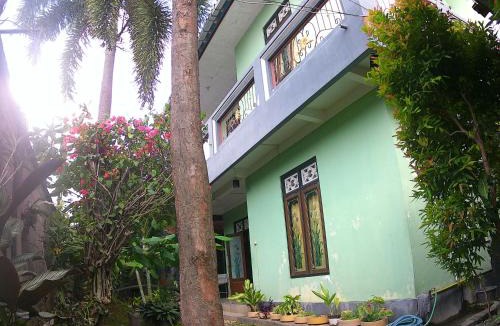 Kalipuro House | Taba Yama Trip & Homestay