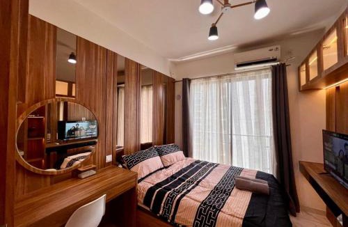 Bumi Serpong Damai Apartment | Apartement Sky House BSD Tower Leonie with Smart TV 43 inch by Morizen Living
