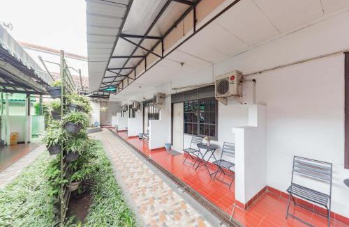 Bandung Hotel | RedDoorz at Hotel pondok Kurnia near Buah Batu Bandung