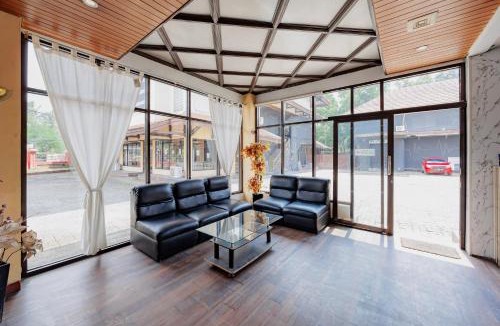 Anyer Hotel | RedDoorz Plus near Tugu Mercusuar Anyer