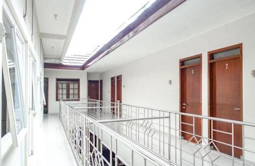 Malang House | RedDoorz At Simpang Borobudur