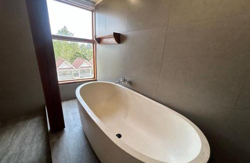 North Toraja Hotel | Batara White House