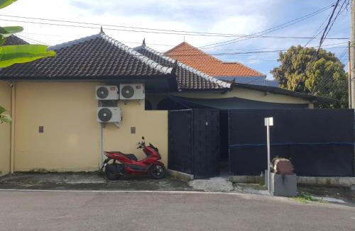 Ungasan Hostel | Yellow Monkey Hostel Uluwatu