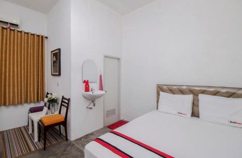 Gandaria-selatan House | RedDoorz @ Radio Dalam