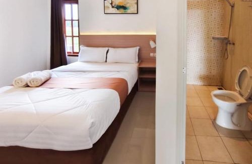 Pare Hotel | JENGGO Riverside Mitra RedDoorz near Kampung Inggris Pare