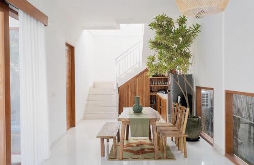 Batu Bolong Villa | Canggu Peaceful 3BR Villa with Pool, 5 mins to beach