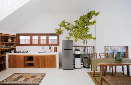 Batu Bolong Villa | Canggu Peaceful 3BR Villa with Pool, 5 mins to beach