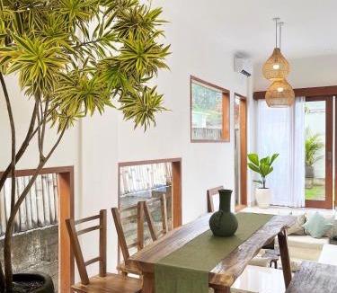 Batu Bolong Villa | Canggu Peaceful 3BR Villa with Pool, 5 mins to beach