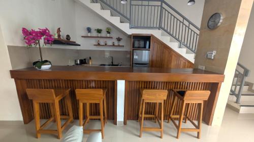 Dencarik Villa | Villa Dua Warna Dencarik