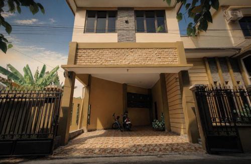 Baturetno House | Audi's Homestay 6BR Spacious House in Jogja