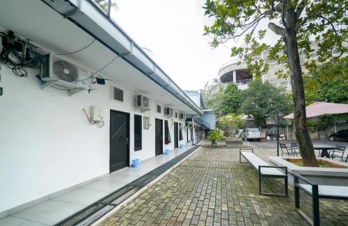 Karawang Timur Hotel | JM Tuparev Mitra RedDoorz
