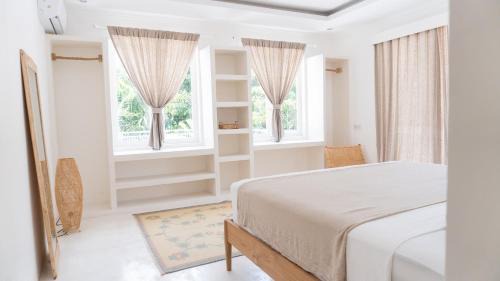 Padonan Villa | 3BR Private Pool Villa Walking to Finns Canggu