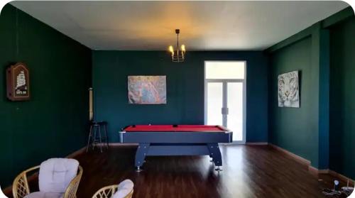 Lembang Villa | Hilltop Villa 14 Guests Billiards Amazing View Fast Wifi