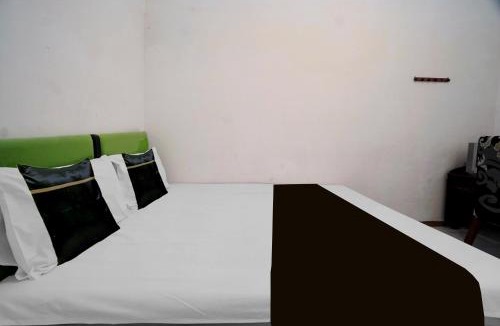 Probolinggo Hotel | OYO 95290 Incess Diana Syariah