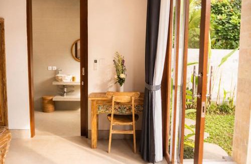 Sambahan House | Daneswara Tropical Stay Bathtub Near Ubud