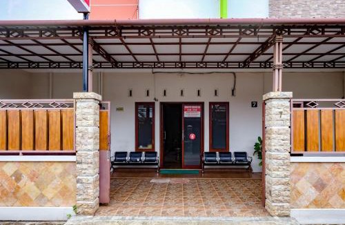 Purwokerto Hotel | RedDoorz at Syariah House Purwokerto