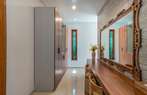 Sunset Road Villa | Villa Nishiki - Tropical 5BR Luxe Villa with 20m Pool, Gym & Karaoke