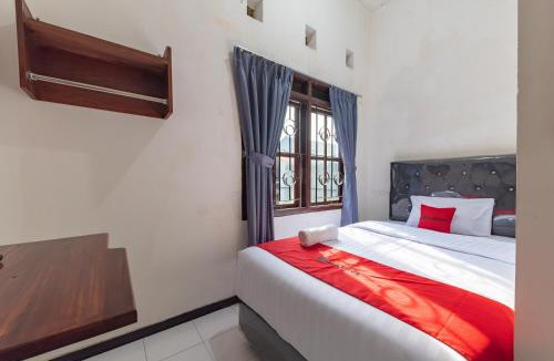 West Semarang Hotel | RedDoorz at Anjasmoro Guest House near Bandara Ahmad Yani Semarang