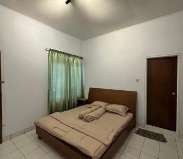 Cipanas Villa | NEW 3BR Villa Golden Spring with Netflix 8 Guest! by Betah Banget