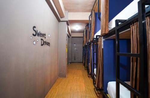 Klojen Hotel | Reddoorz Hostel near Malang Train Station 3