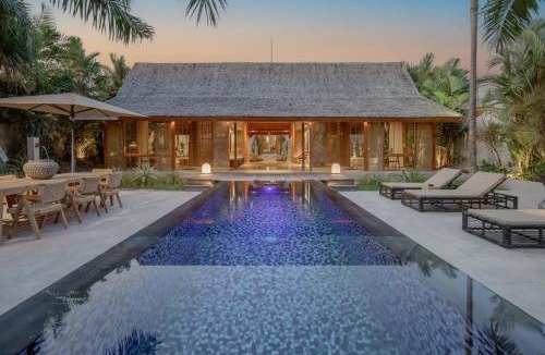 Batu Bolong Villa | Huge Canggu Lux Villa Walk to Beach and Entertainment