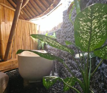 Selat Villa | Sunrise Hill Bamboo House-Private Jungle Villa
