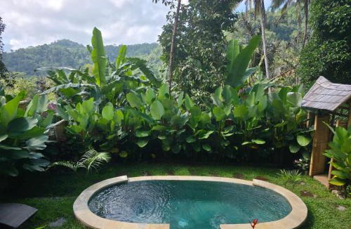 Selat Villa | Sunrise Hill Bamboo House-Private Jungle Villa