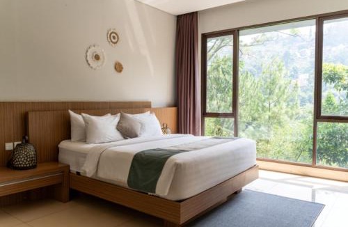 Bandung Villa | Hikari Hill View Villa 7 Bedrooms With a Private Swimming Pool and a Billiard Table