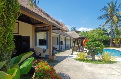 Melaya Bed & Breakfast | Melaya Beach Resort Queen Bed