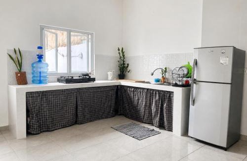 Jimbaran Bay House | Homestay walking distance to beach with share kitchen