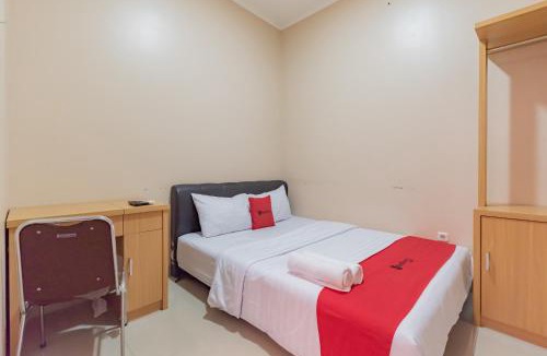 Subang Hotel | RedDoorz Syariah near Exit Toll Subang